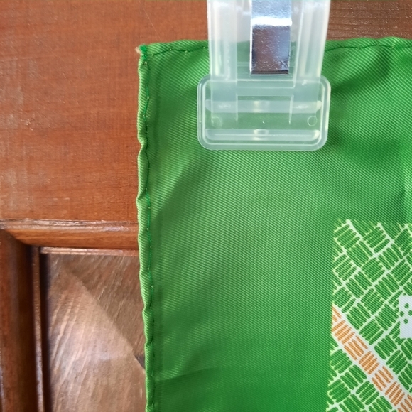 Vintage satin green white print scarf - Picture 5 of 7